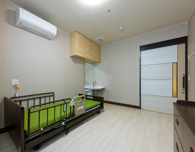 �����{��