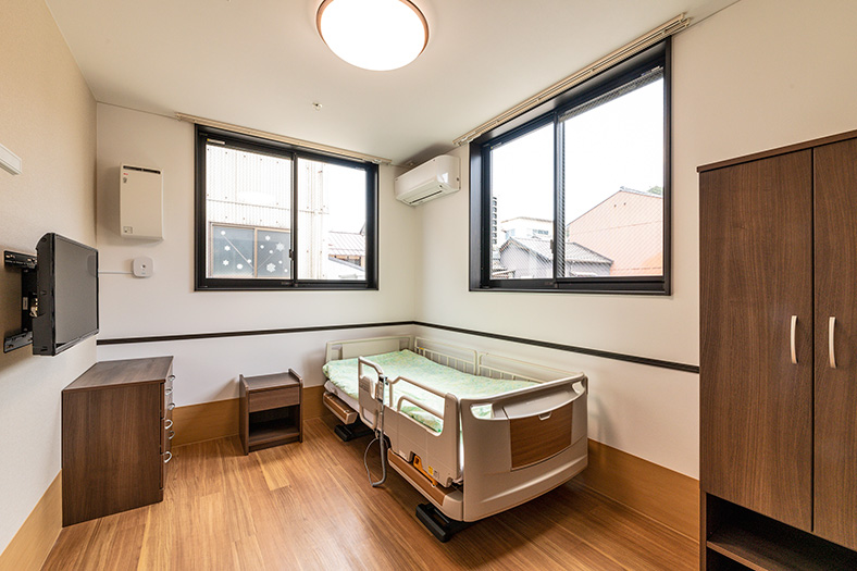 �����{��